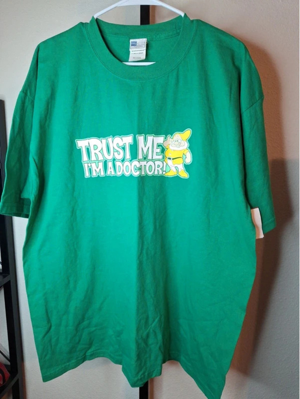 Disney bright green crewneck graphic t-shirt size XL